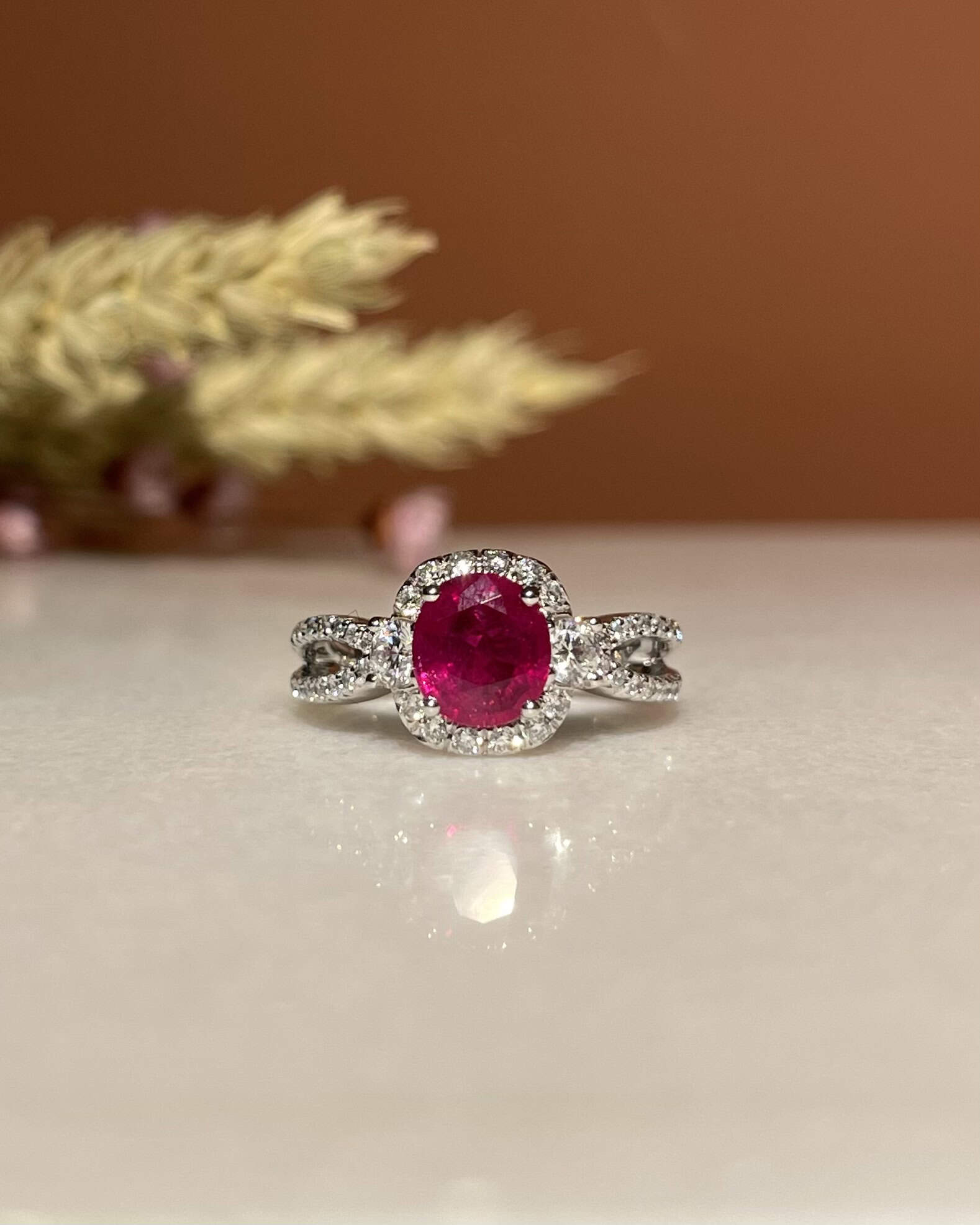 Bague Style Art - Déco Rubis 1.31 carat &amp; Diamants "Cynthia" - Elliade Paris