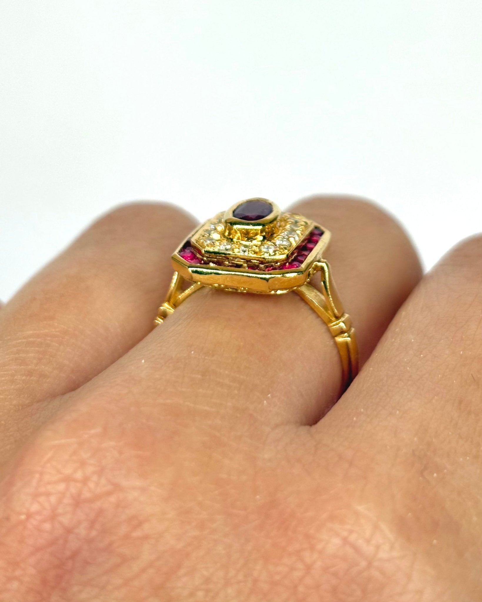 Bague Style Art - Déco Rubis 1.34 carat &amp; Diamants "Sylivia" - Elliade Paris