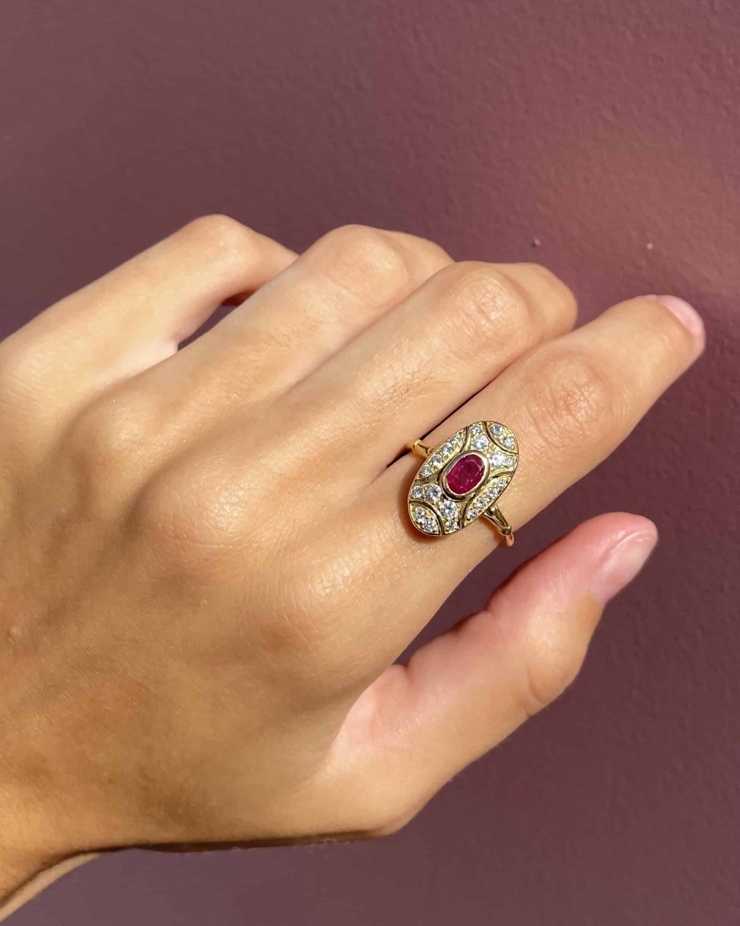 Bague Style Art - Déco Rubis &amp; 20 Diamants &quot;Adrienne&quot; - Elliade Paris