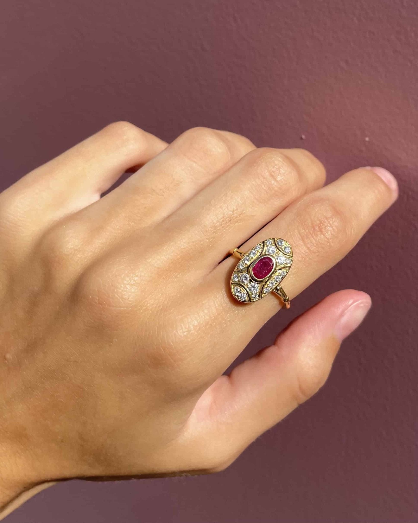 Bague Style Art - Déco Rubis &amp; 20 Diamants "Adrienne" - Elliade Paris