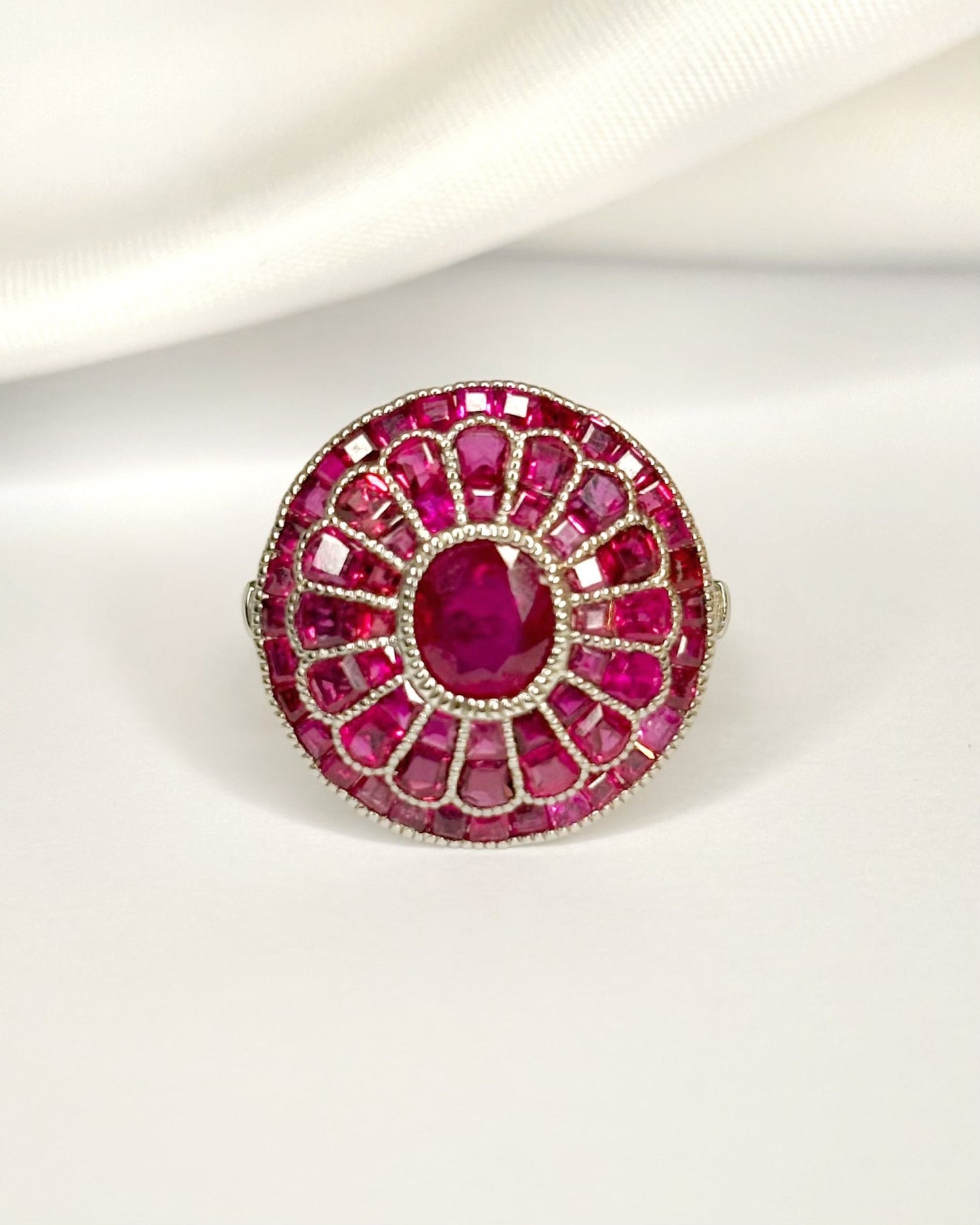 Bague Style Art-Déco Rubis 3.66 carats &amp; Diamants "Liya" - Elliade Paris