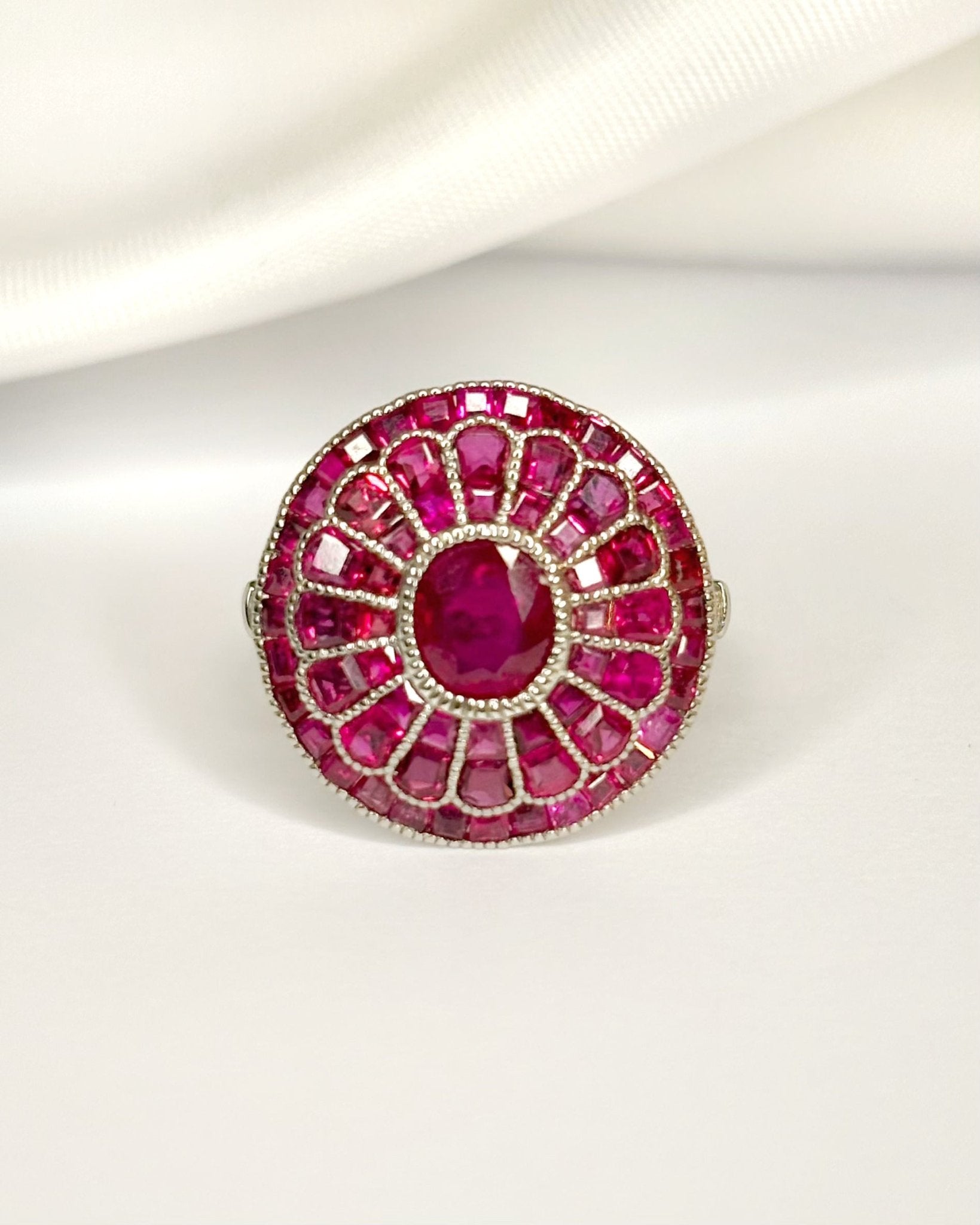 Bague Style Art-Déco Rubis 3.66 carats &amp; Diamants "Liya" - Elliade Paris