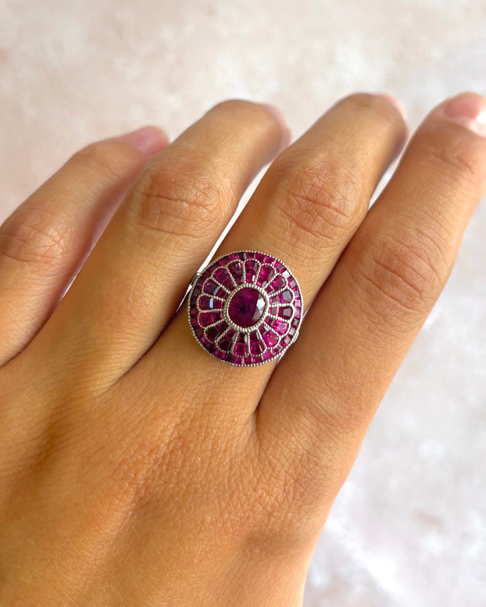 Bague Style Art-Déco Rubis 3.66 carats &amp; Diamants "Liya" - Elliade Paris
