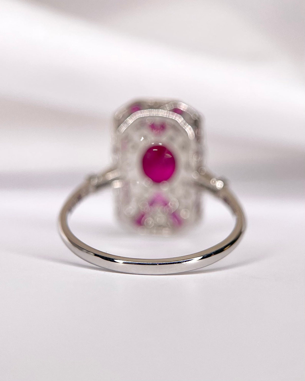 Bague Style Art-Déco Rubis Birman 1.41 carat &amp; Diamants 0.27 carat "Genevieve" - Elliade Paris