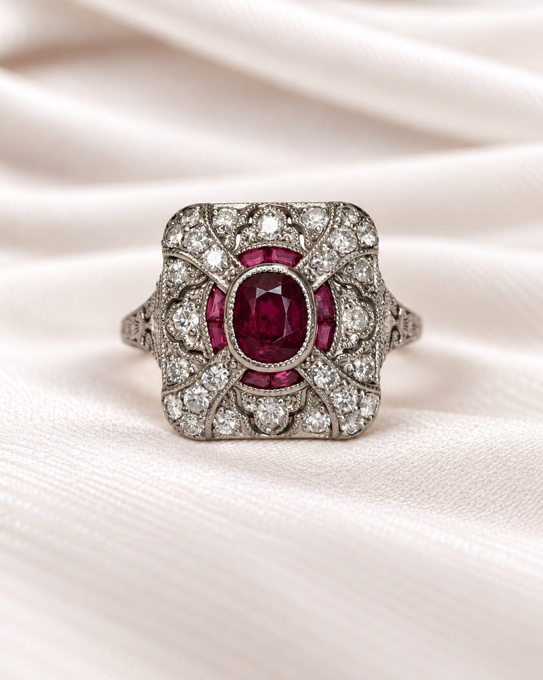 Bague Style Art-Déco Rubis du Mozambique 1.44 carat &amp; Diamants 0.52 carat "Charlotte" - Elliade Paris