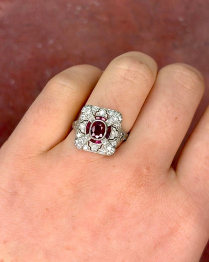 Bague Style Art-Déco Rubis du Mozambique 1.44 carat &amp; Diamants 0.52 carat "Charlotte" - Elliade Paris