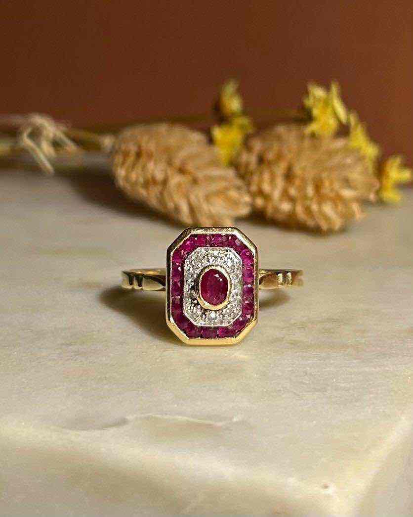 Anillo Art Déco de rubí y diamantes "Elise"