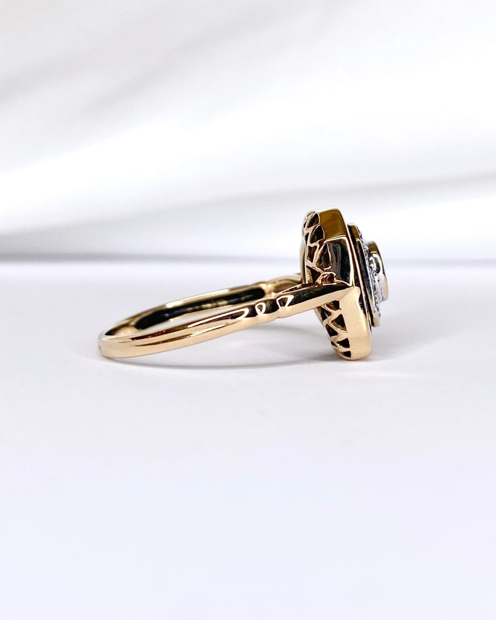 Bague Style Art Déco Saphir 0.42 carat &amp; Diamants "Aby" - Elliade Paris