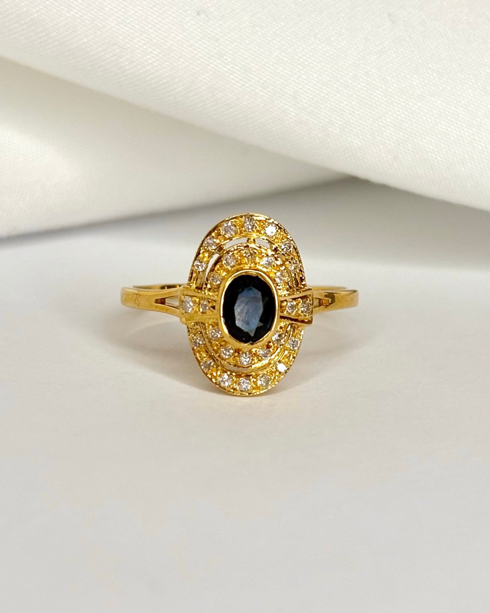 Bague Style Art Déco Saphir 0.44 carat &amp; Diamants "Selenia" - Elliade Paris