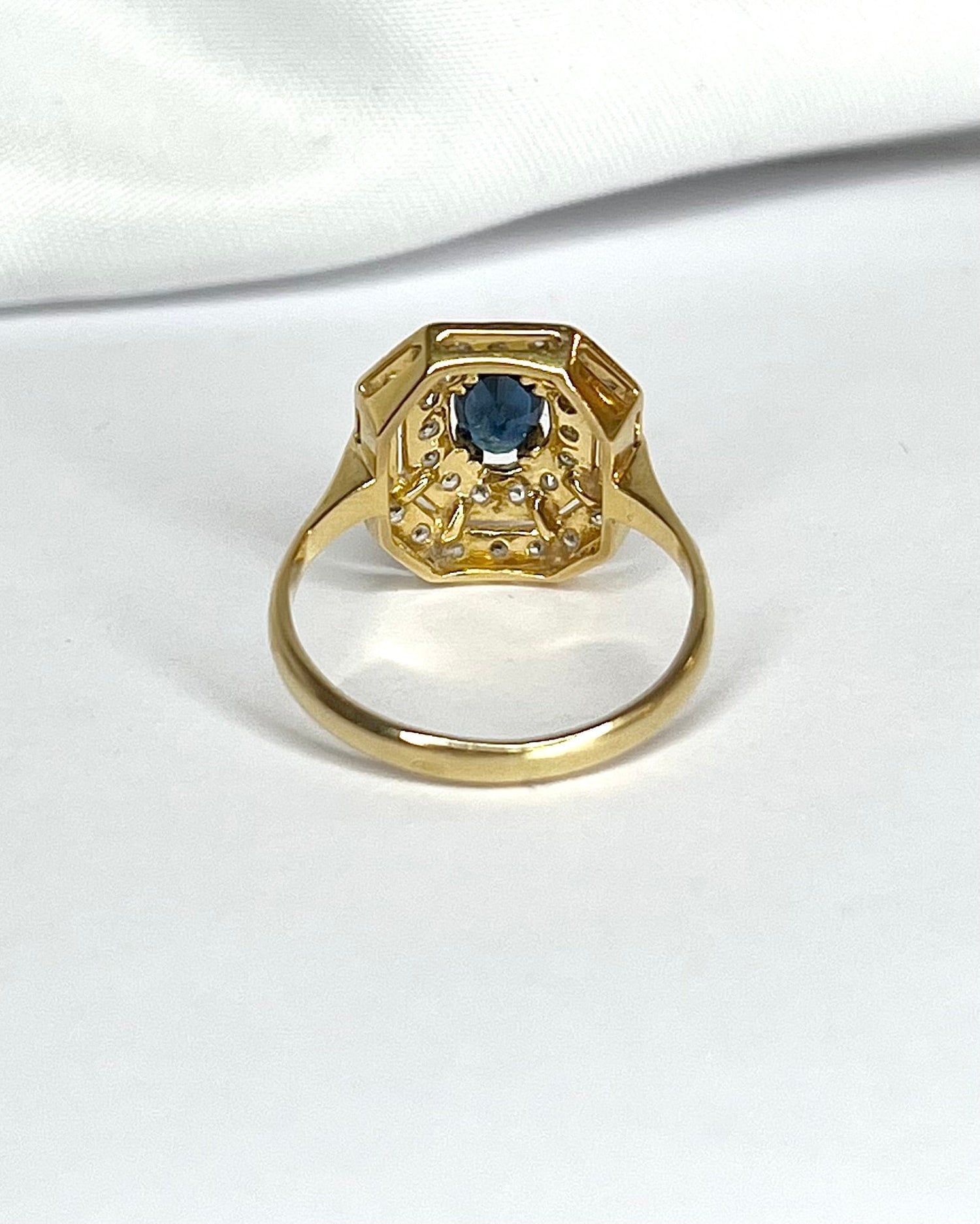 Bague Style Art - Déco Saphir 0.51 carat &amp; Diamants 0.34 carat "Rita" - Elliade Paris
