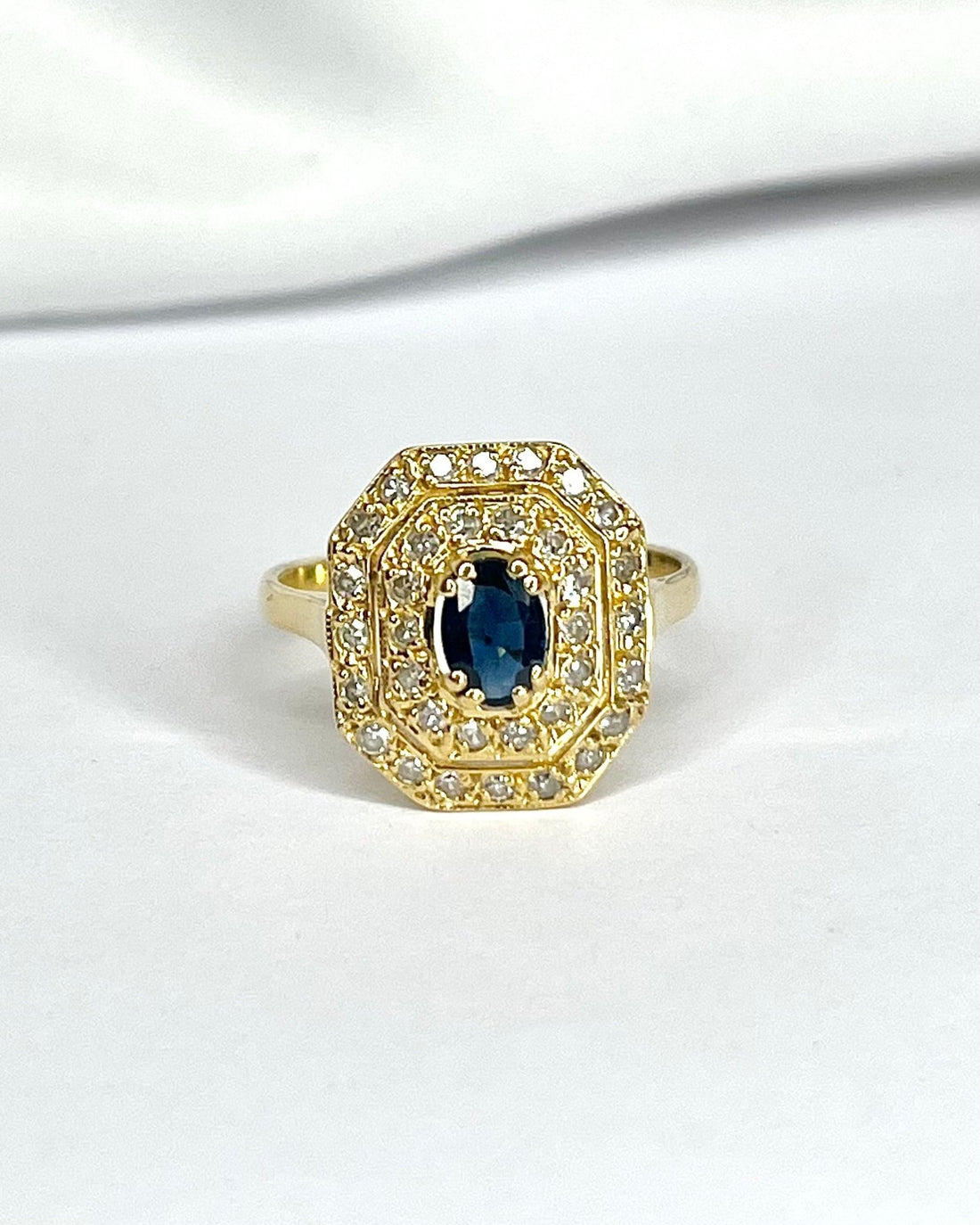 Bague Style Art - Déco Saphir 0.51 carat &amp; Diamants 0.34 carat "Rita" - Elliade Paris