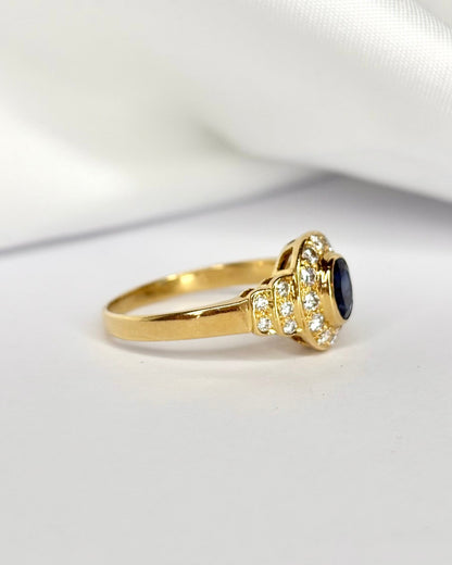 Bague Style Art déco Saphir 0.60 carat &amp; 22 Diamants "Gina" - Elliade Paris