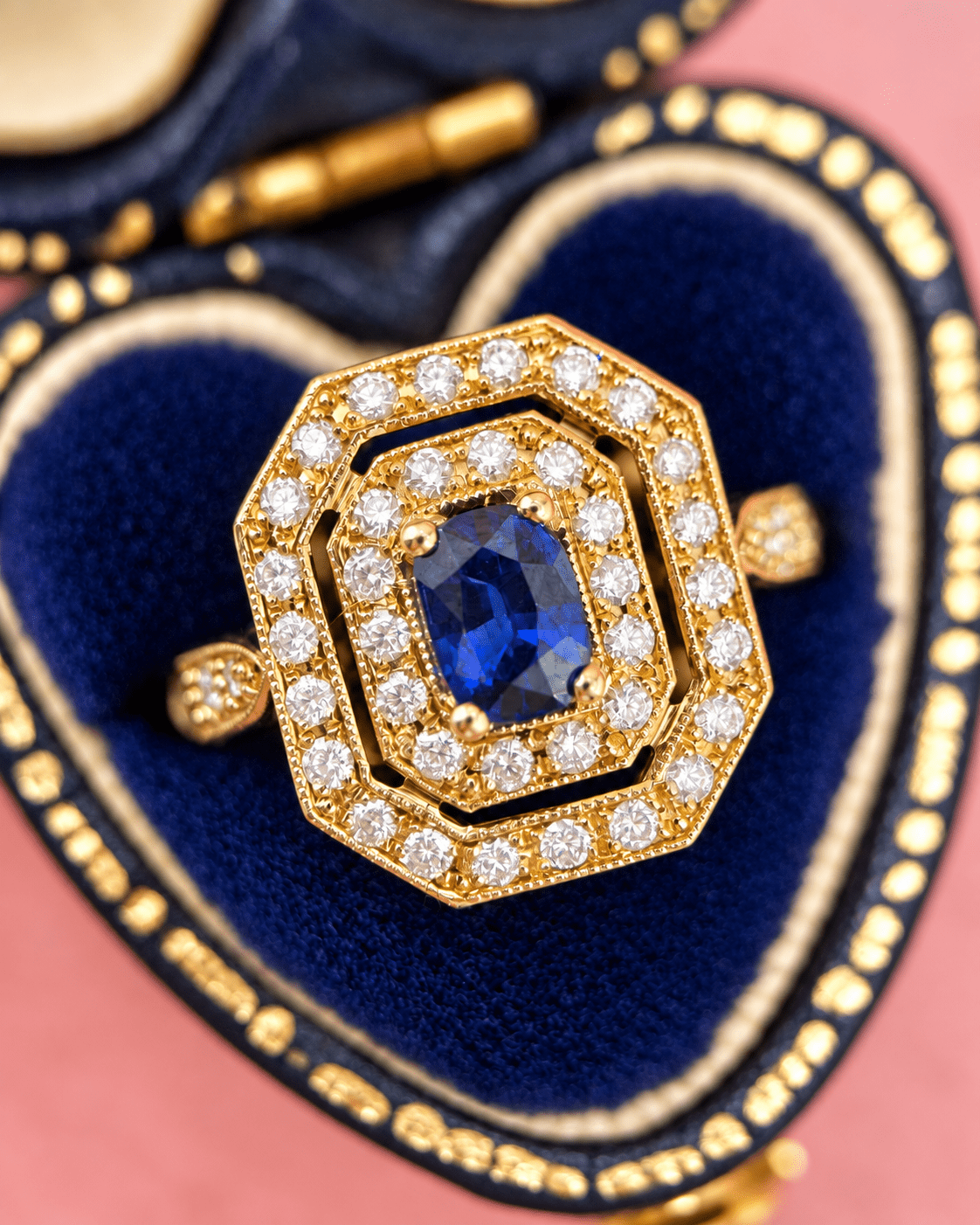 Bague Style Art-Déco Saphir 0.70 carat &amp; Diamants 0.80 carat "Laurine" - Elliade Paris