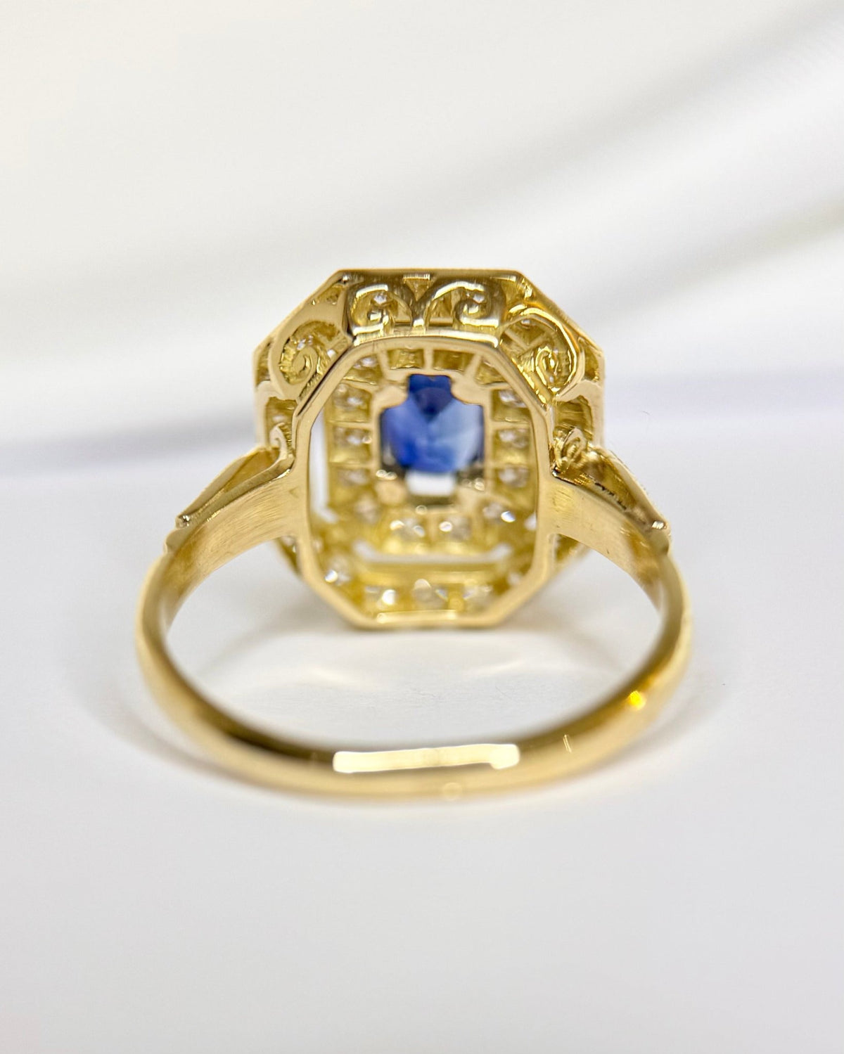 Bague Style Art-Déco Saphir 0.70 carat &amp; Diamants 0.80 carat "Laurine" - Elliade Paris