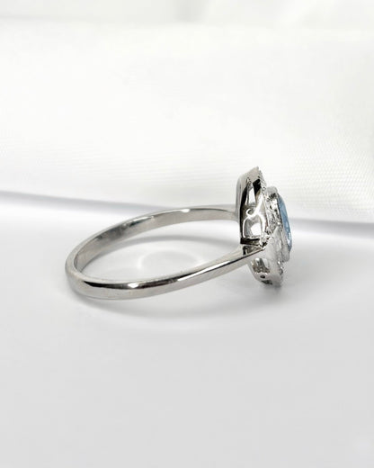 Bague Style Art - Déco Saphir 0.72 carat &amp; Diamants 0.24 carat "Rebecca" - Elliade Paris