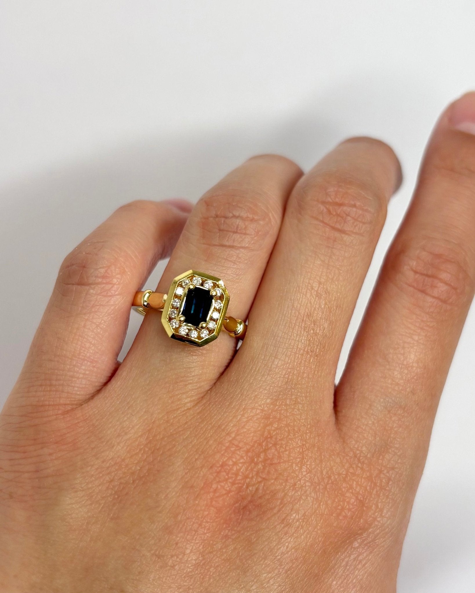 Bague Style Art Déco Saphir 0.72 carat &amp; Diamants "Taylor" - Elliade Paris