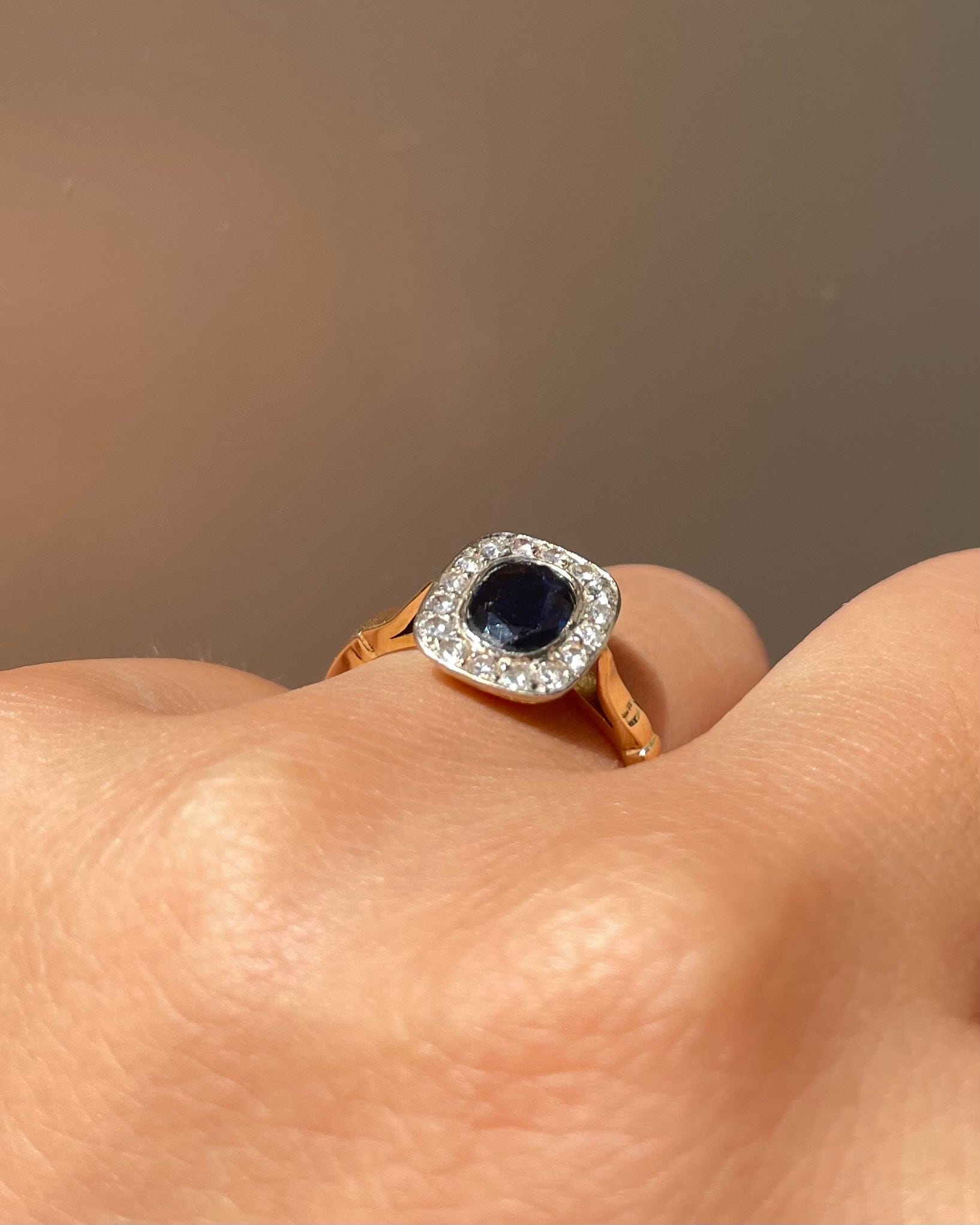 Bague style Art - Déco Saphir 0.75 carat &amp; Diamants "Séraphine" - Elliade Paris