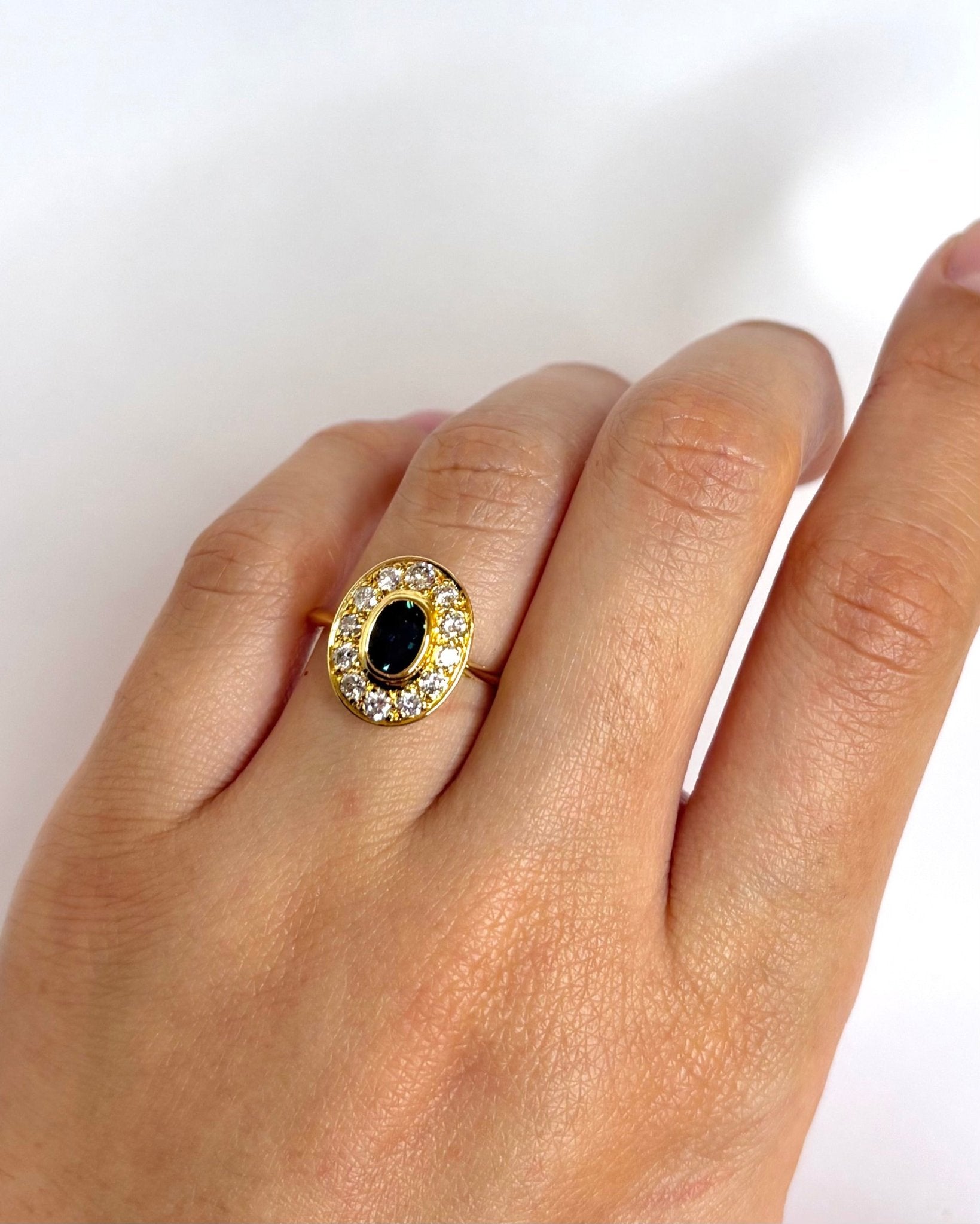 Bague Style Art Déco Saphir 0.81 carat &amp; Diamants 0.48 carat "Paylina" - Elliade Paris
