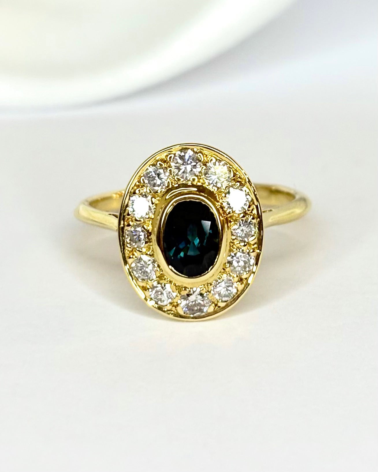 Bague Style Art Déco Saphir 0.81 carat &amp; Diamants 0.48 carat "Paylina" - Elliade Paris