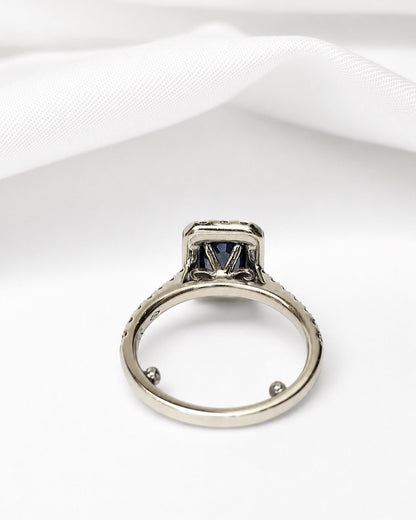 Bague Style Art-Déco Saphir 0.85 carat &amp; Diamants 1 carat "Fabia" - Elliade Paris