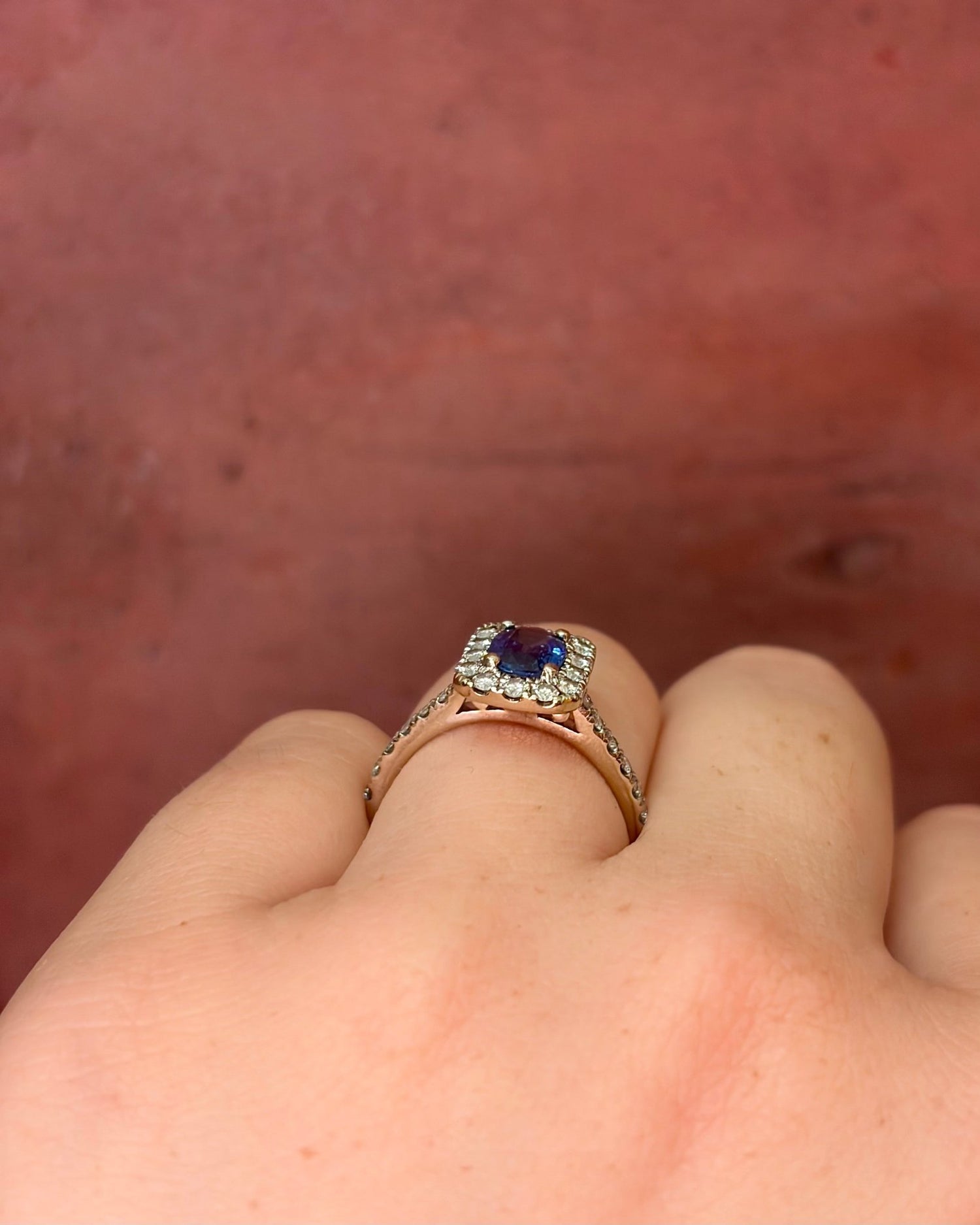 Bague Style Art-Déco Saphir 0.85 carat &amp; Diamants 1 carat "Fabia" - Elliade Paris