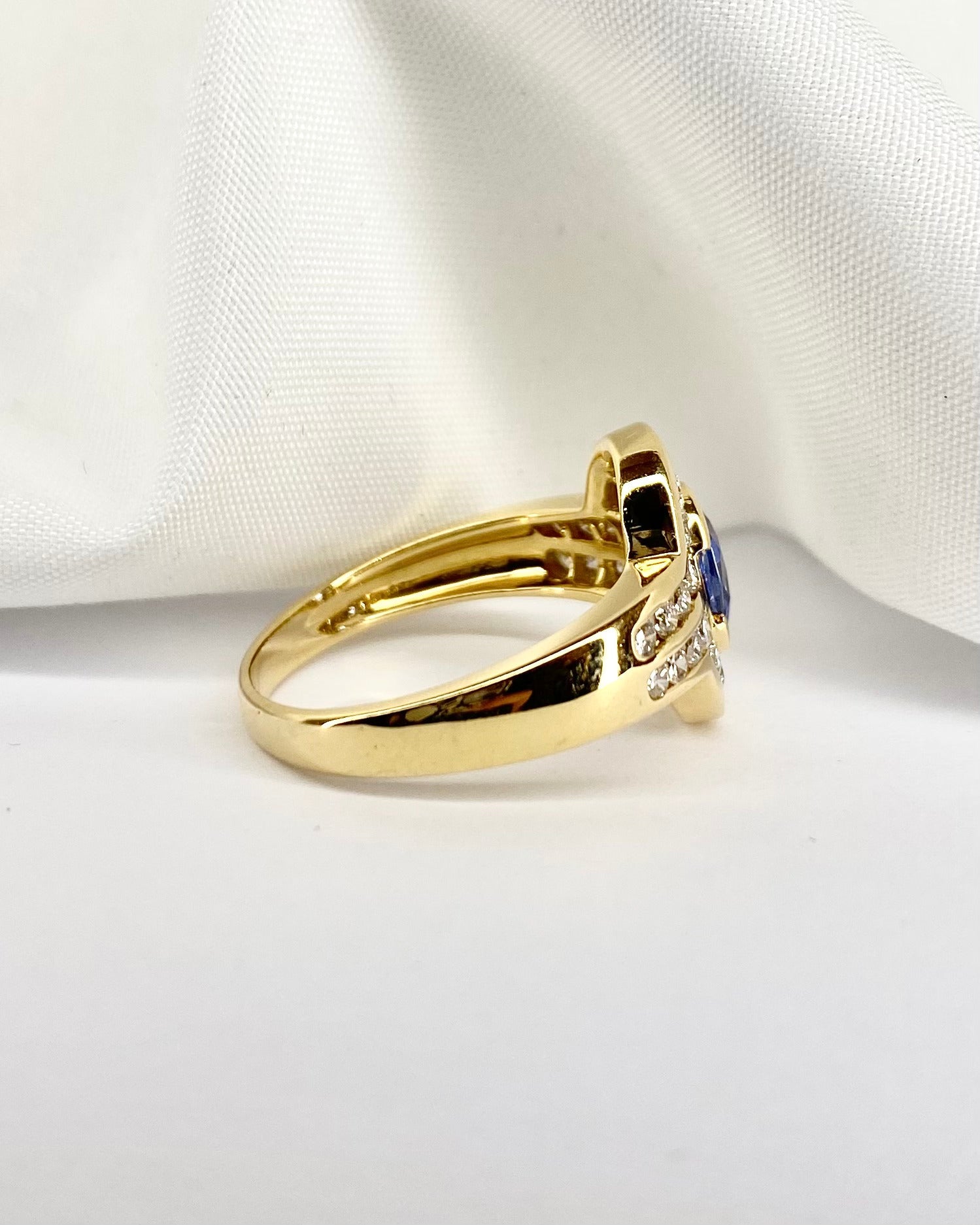 Bague Style Art Déco Saphir 0.90 ct &amp; 26 Diamants 0.65 ct "Loraine" - Elliade Paris