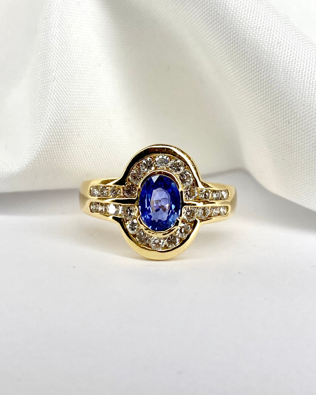 Bague Style Art Déco Saphir 0.90 ct & 26 Diamants 0.65 ct "Loraine" - Elliade Paris