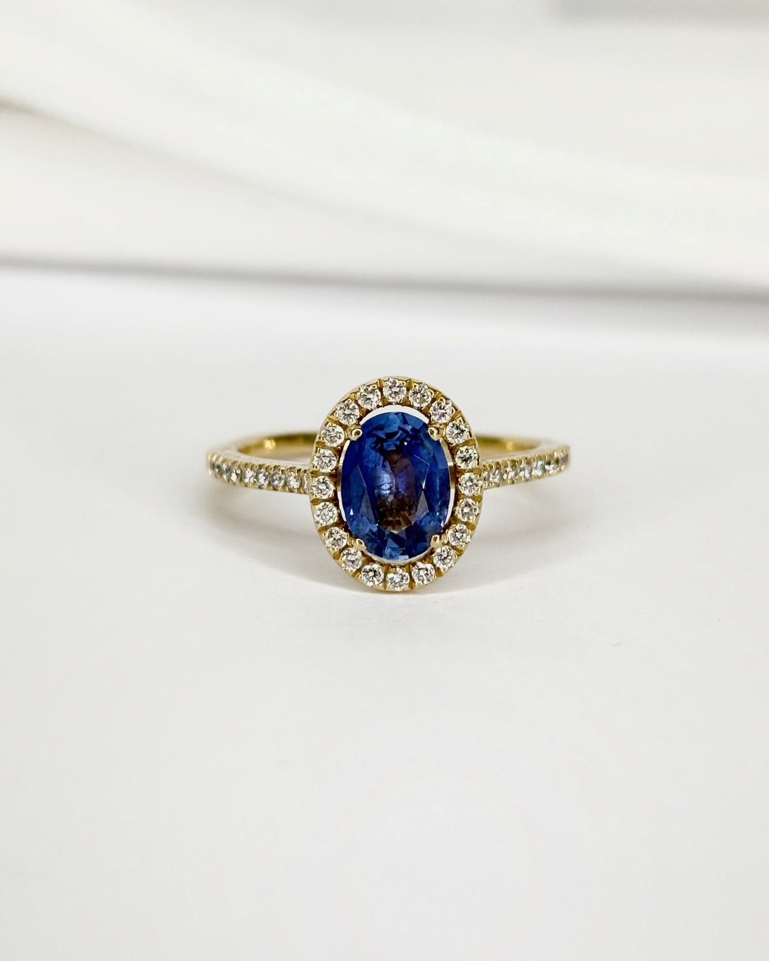 Bague Style Art Déco Saphir 1.08 carat &amp; Diamants "Bianca" - Elliade Paris