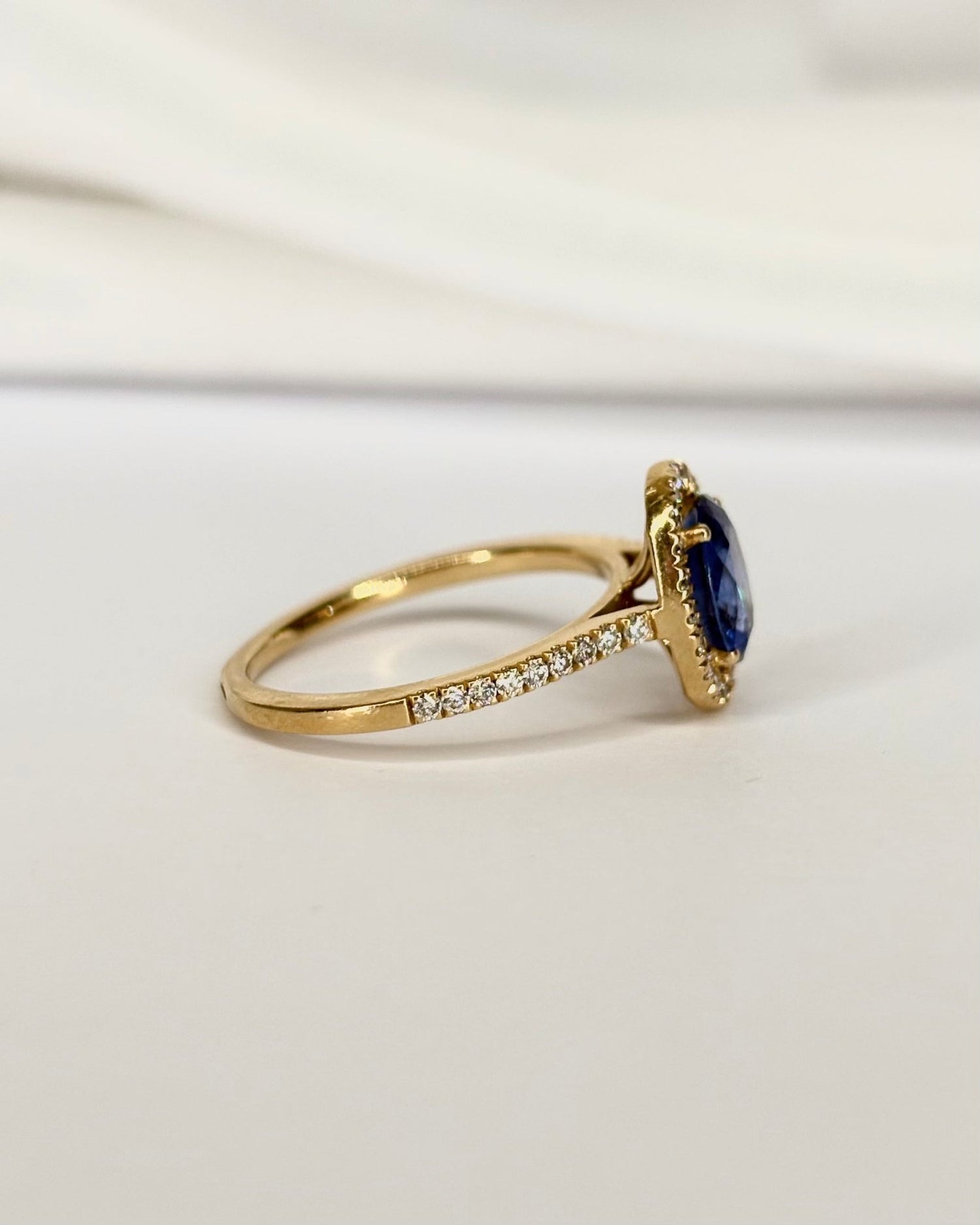 Bague Style Art Déco Saphir 1.08 carat &amp; Diamants "Bianca" - Elliade Paris