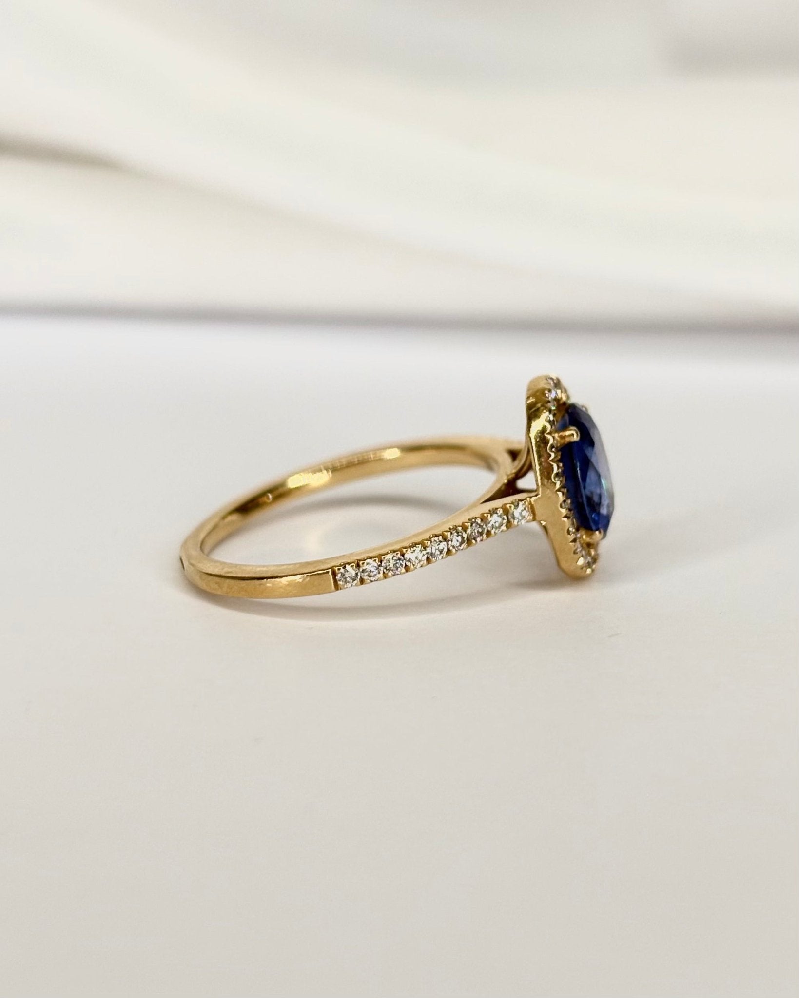 Bague Style Art Déco Saphir 1.08 carat &amp; Diamants "Bianca" - Elliade Paris