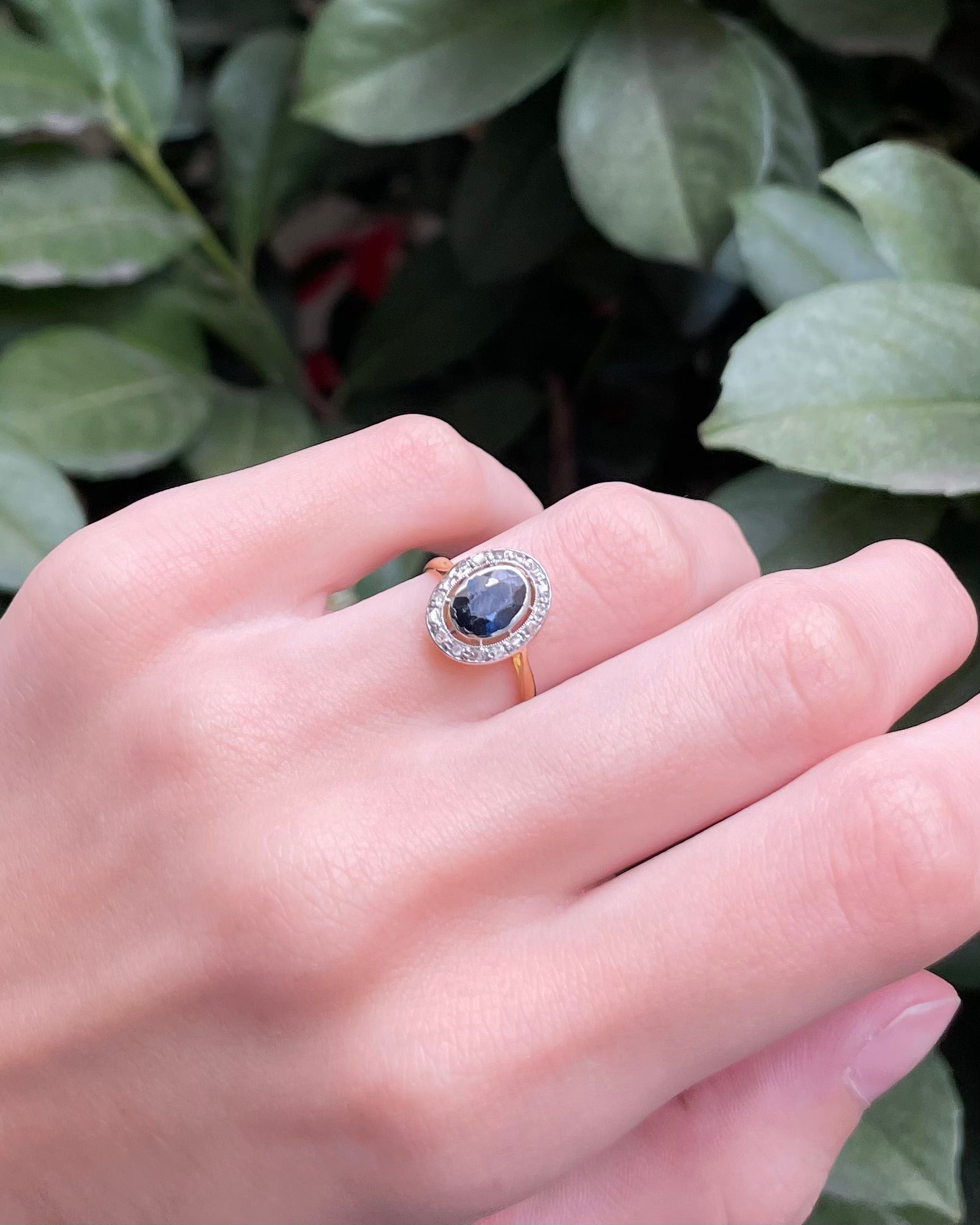Bague Style Art - déco Saphir 1.15 carat &amp; Diamants "Bellami" - Elliade Paris