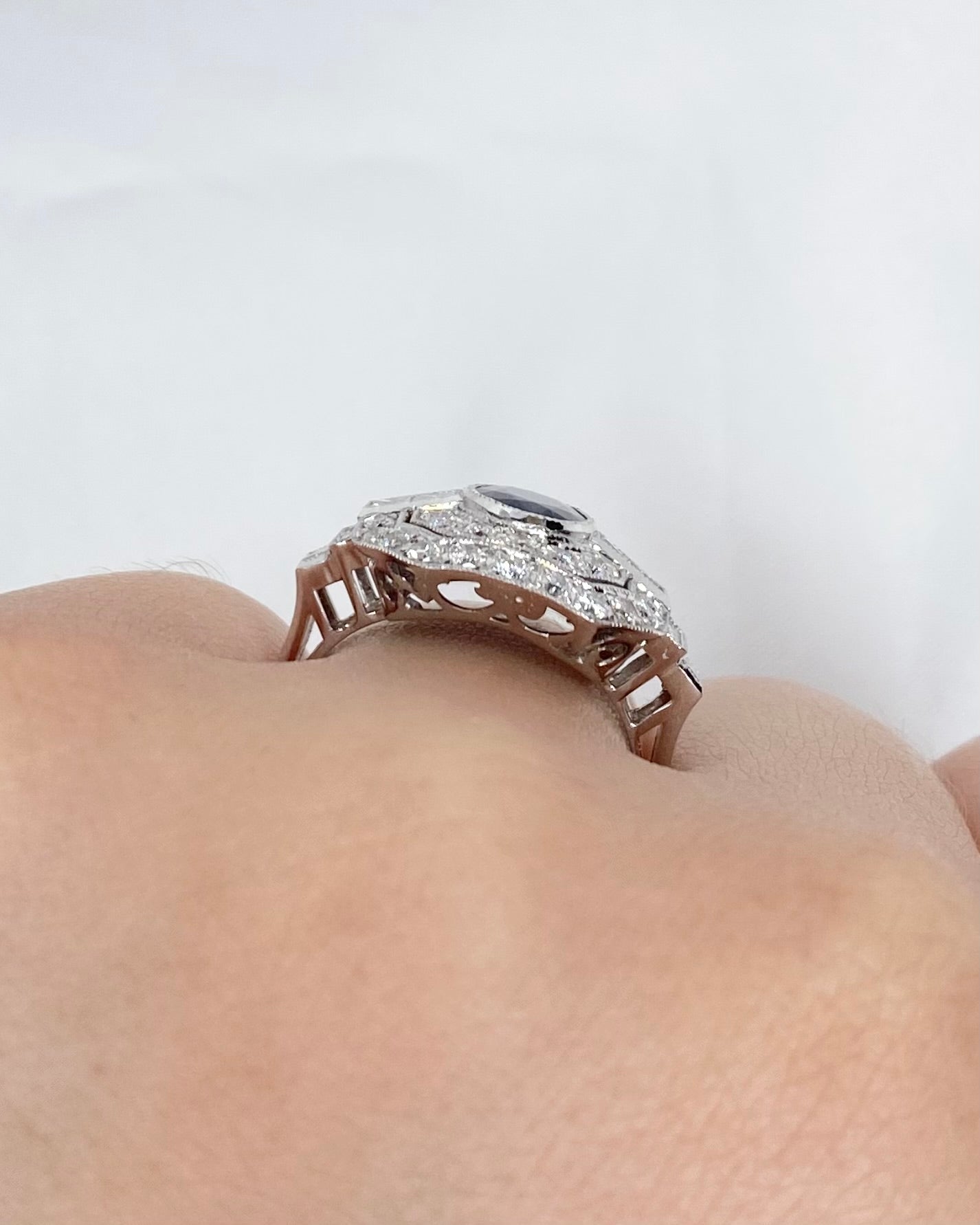 Bague Style Art déco Saphir 1.50 carat &amp; Diamants 1.04 carat "Camille" - Elliade Paris