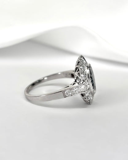 Bague Style Art - Déco Saphir 1.60 carat &amp; Diamants 0.84 carat 4.48g "Léopoldine" - Elliade Paris