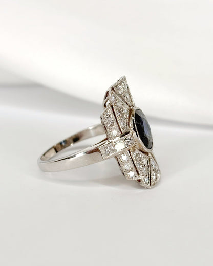 Bague Style Art Déco Saphir 1.76 carat &amp; Diamants 1 carat "Romane" - Elliade Paris
