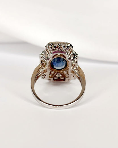 Bague Style Art Déco Saphir 1.76 carat &amp; Diamants 1 carat "Romane" - Elliade Paris