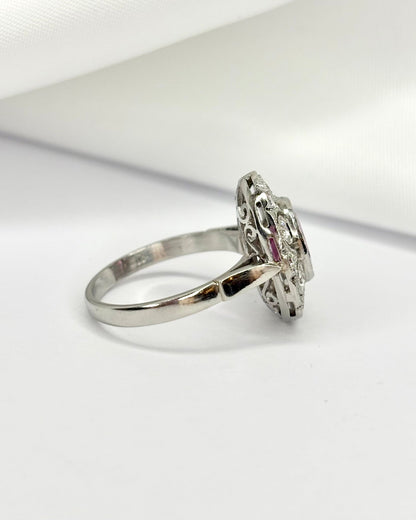 Bague style Art déco Saphir 1.80 carat &amp; Diamants 0.42 carat "Ginelle" - Elliade Paris