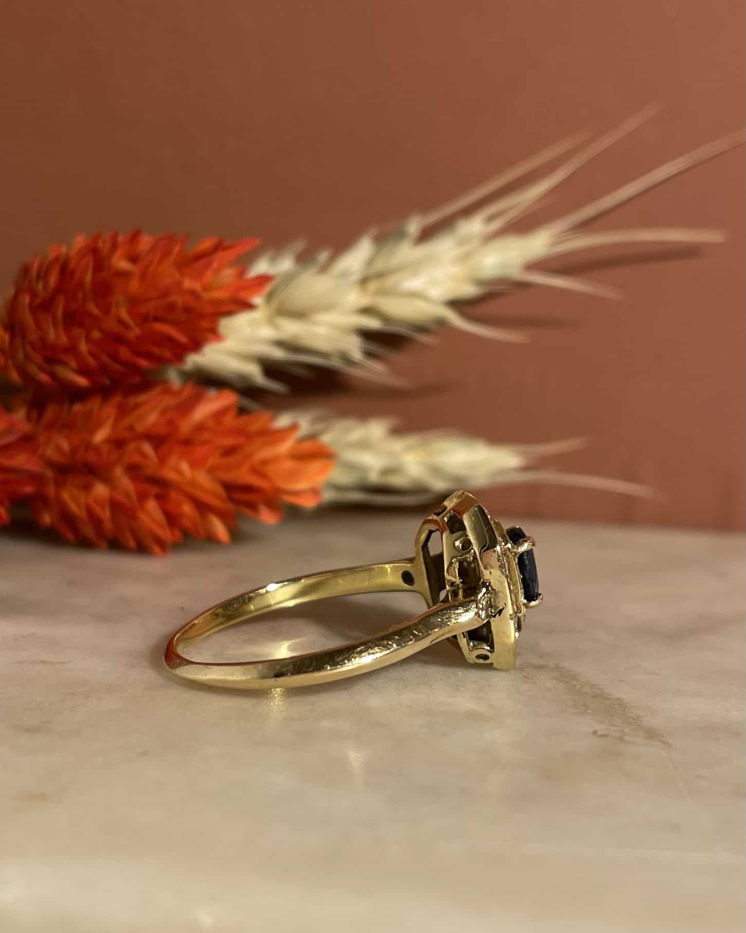 Bague Style Art - Déco Saphir &amp; 30 Diamants "Lobanova" - Elliade Paris
