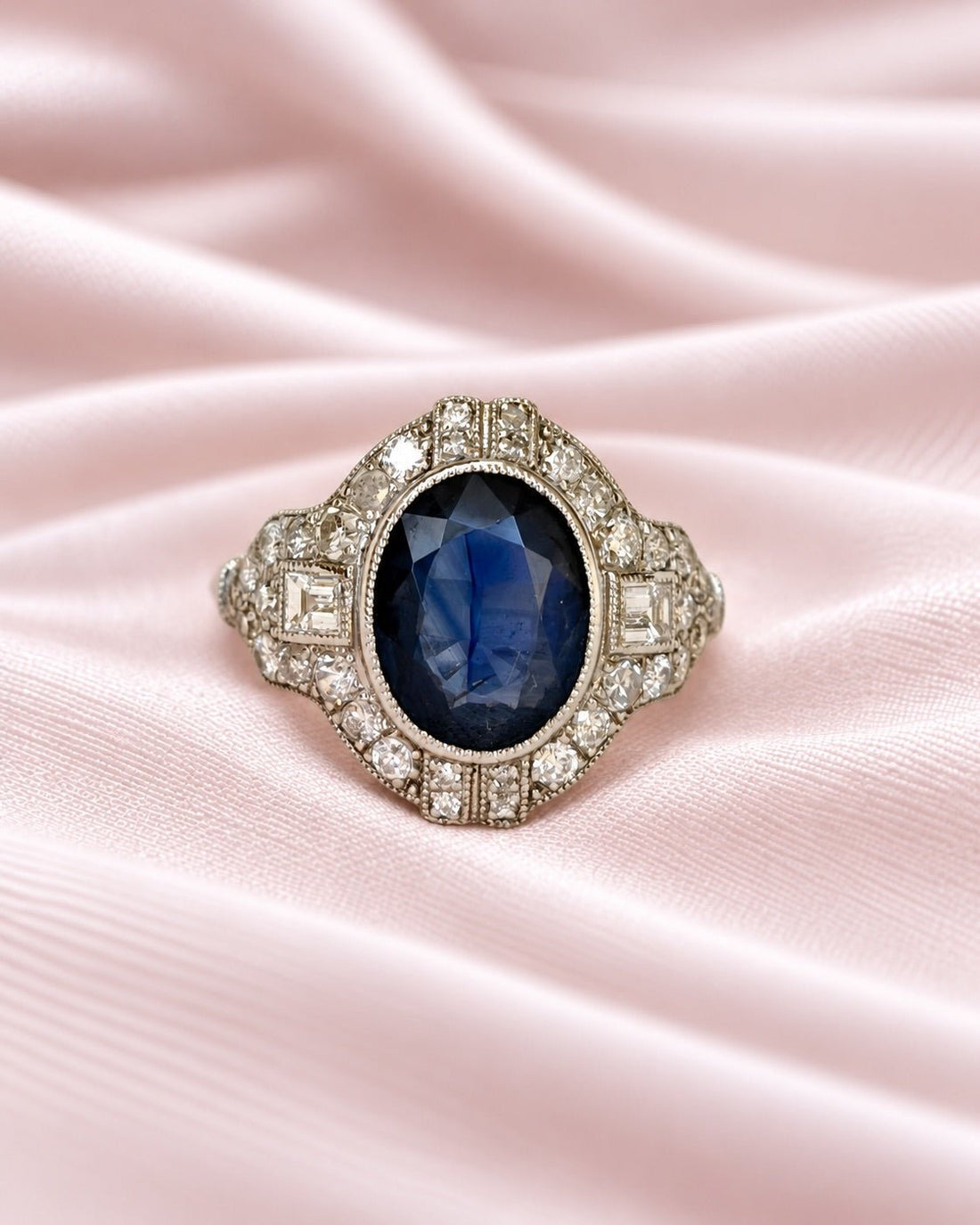 Bague Style Art-Déco Saphir de Madagascar 2.33 carats &amp; Diamants 0.93 carat "Eva" - Elliade Paris