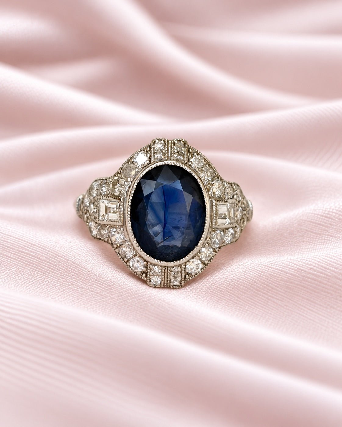 Bague Style Art-Déco Saphir de Madagascar 2.33 carats &amp; Diamants 0.93 carat "Eva" - Elliade Paris