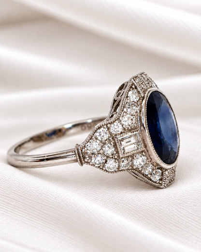 Bague Style Art-Déco Saphir de Madagascar 2.33 carats &amp; Diamants 0.93 carat "Eva" - Elliade Paris