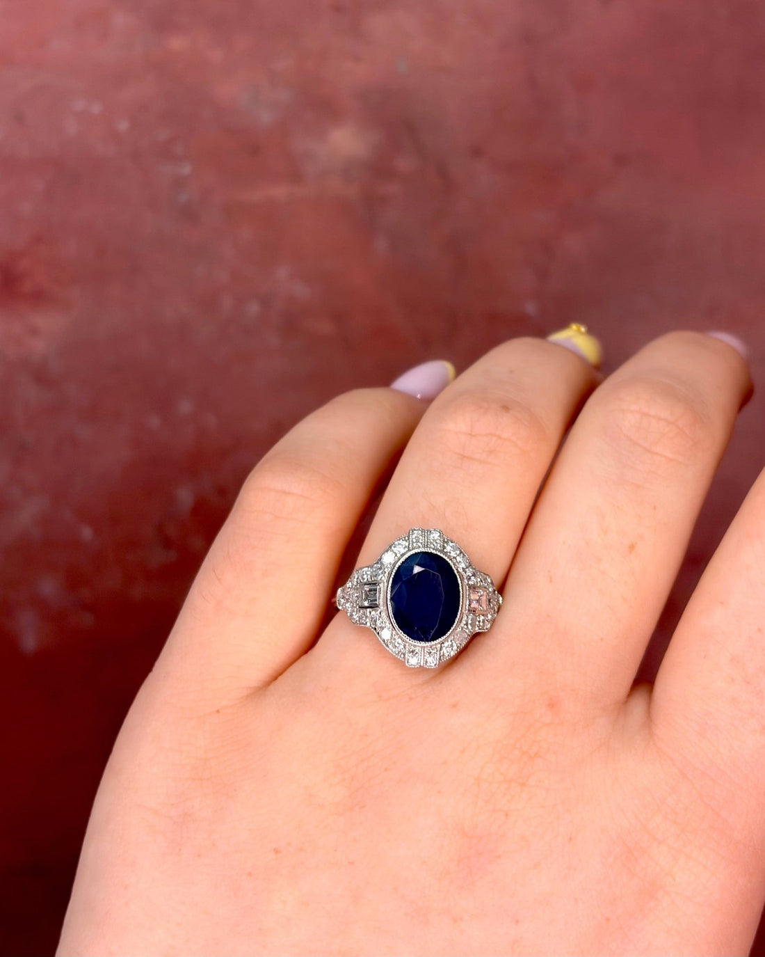 Bague Style Art-Déco Saphir de Madagascar 2.33 carats &amp; Diamants 0.93 carat "Eva" - Elliade Paris