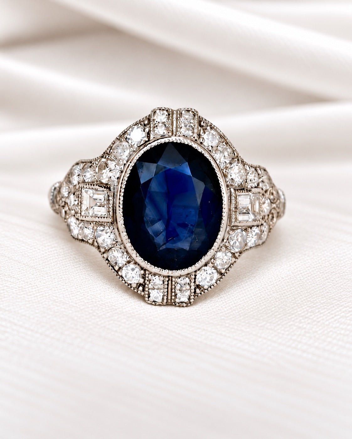 Bague Style Art-Déco Saphir de Madagascar 2.33 carats &amp; Diamants 0.93 carat "Eva" - Elliade Paris