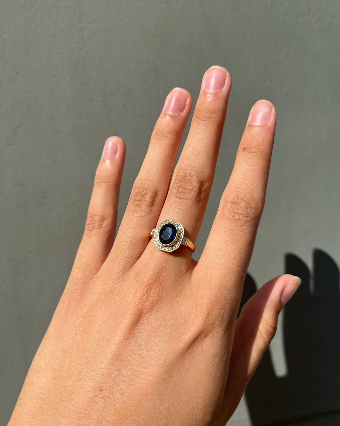 Bague Style Art - Déco Saphir &amp; Diamants &quot;Ava&quot; - Elliade Paris