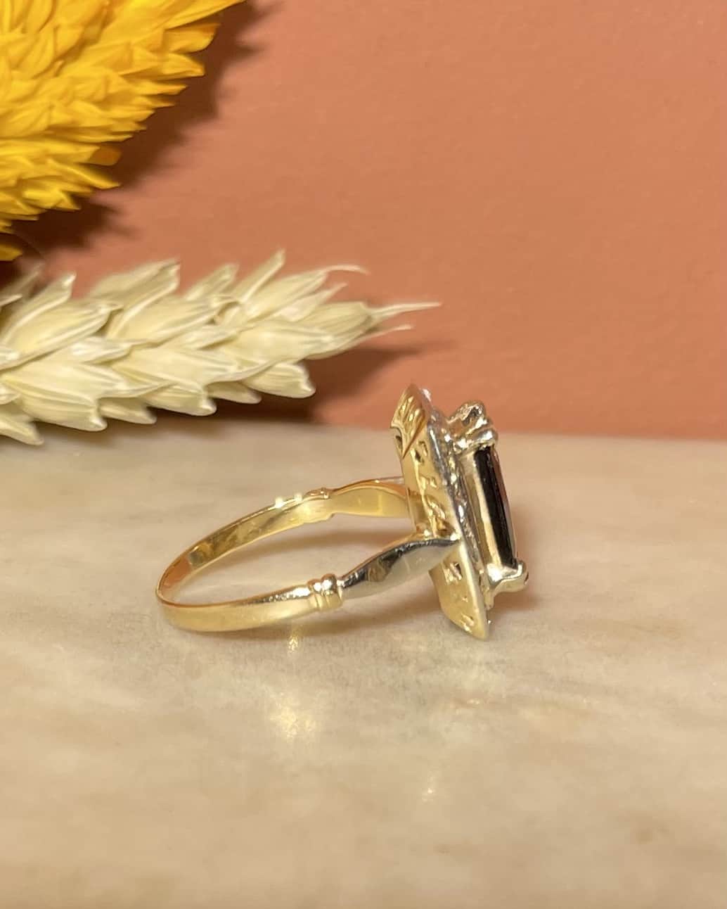 Bague Style Art - déco Saphir &amp; Diamants "Cassey" - Elliade Paris