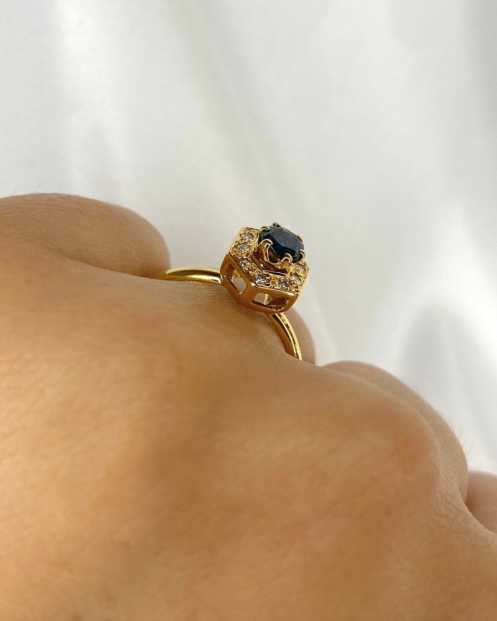 Bague Style Art Déco Saphir &amp; Diamants "Maritza" - Elliade Paris