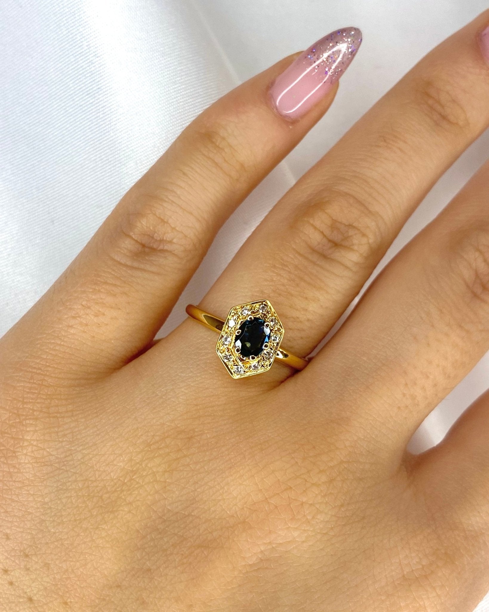 Bague Style Art Déco Saphir &amp; Diamants "Maritza" - Elliade Paris