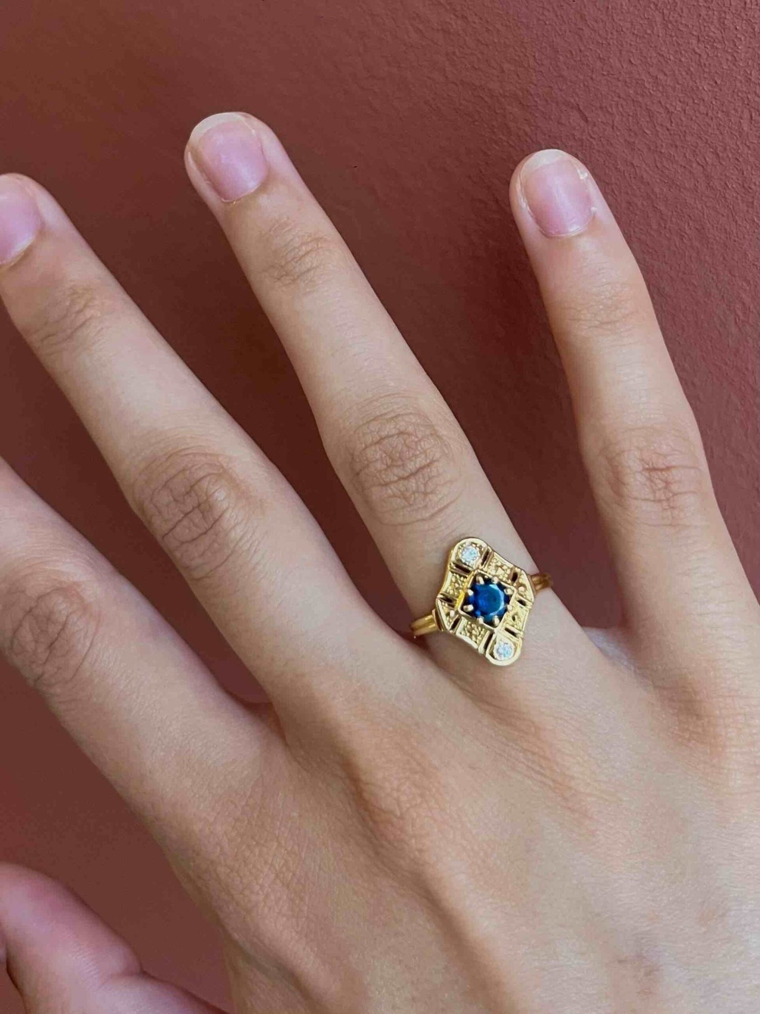 Bague style Art - Déco Saphir &amp; Diamants &quot;Perrine&quot; - Elliade Paris