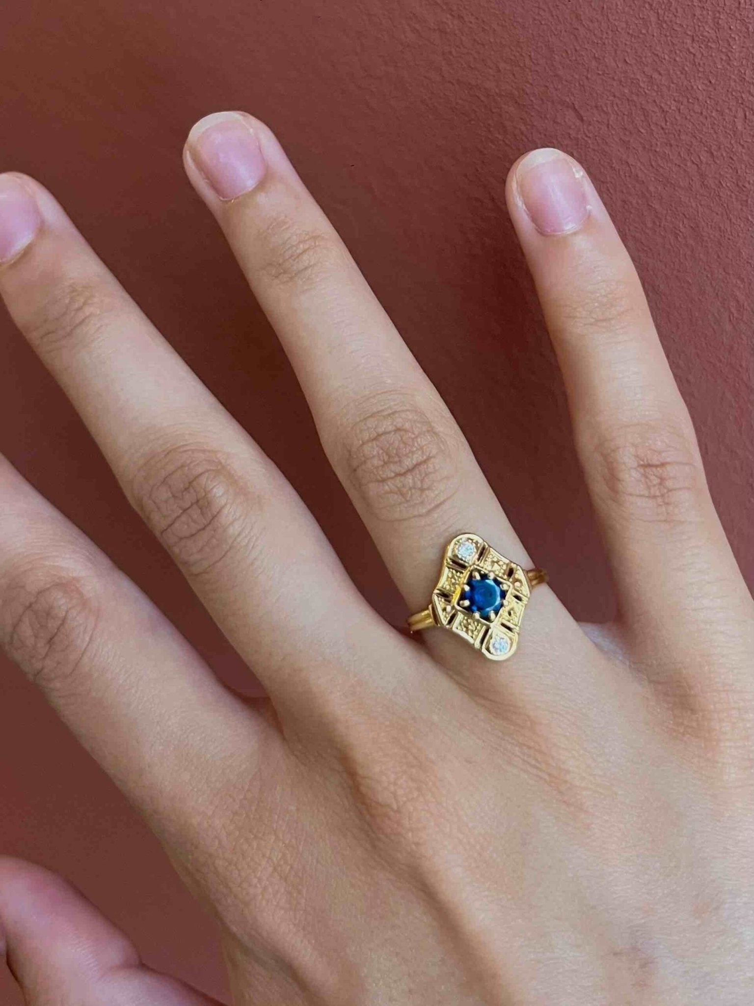 Bague style Art - Déco Saphir &amp; Diamants &quot;Perrine&quot; - Elliade Paris