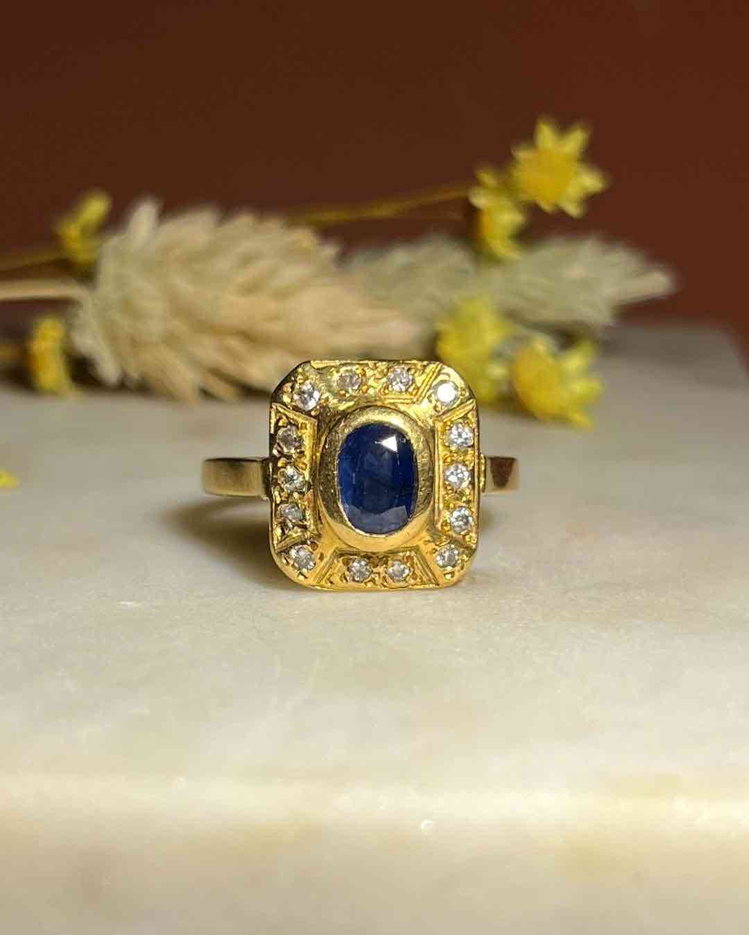 Bague style Art - Déco Saphir &amp; Diamants "Rebecca" - Elliade Paris