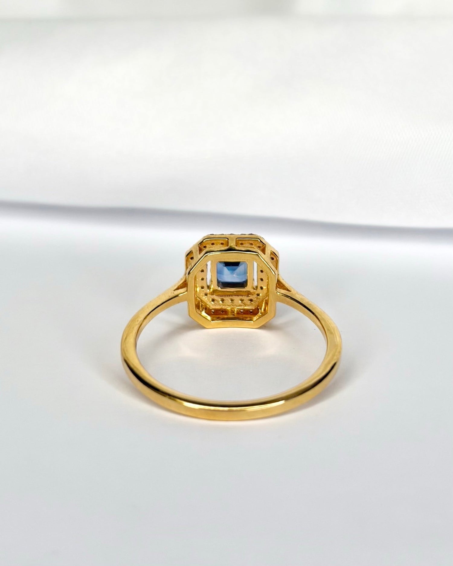 Bague Style Art - Déco Saphir &amp; Diamants "Sophia" - Elliade Paris